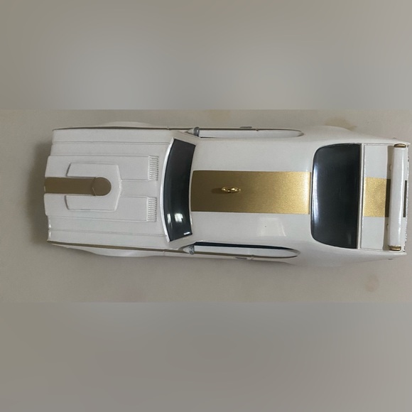 Hallmark Keepsake Ornament 1969 Hurst Oldsmobile 442 - Picture 5 of 6